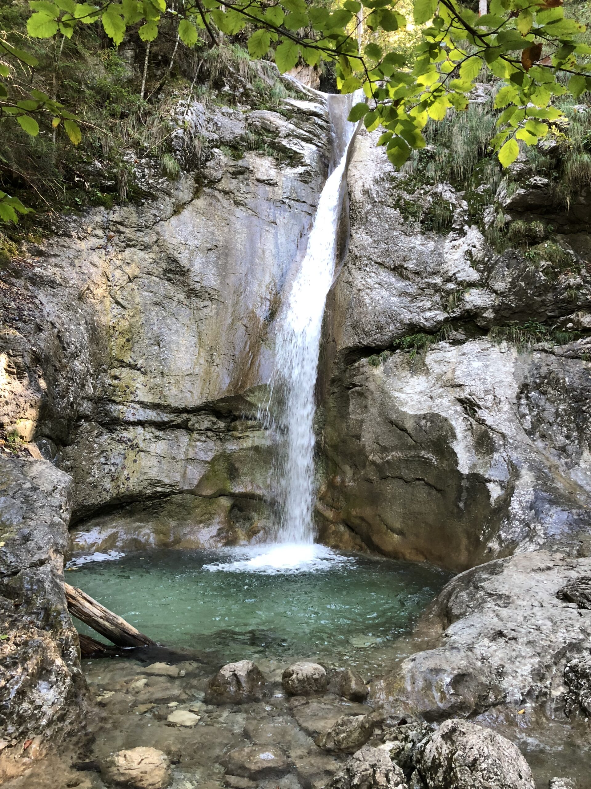 Bergbach mit Wasserfall